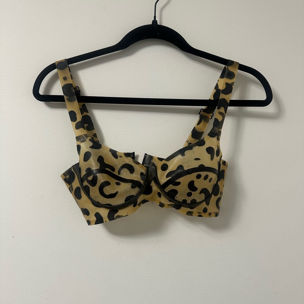 Latex Bra leopard print